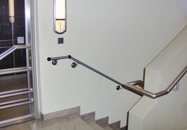 Treppenhandlauf im Krankenhaus